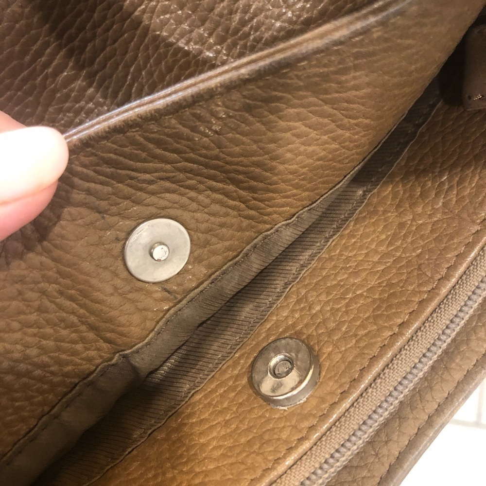 The Sak brown leather shoulder bag. Top zip. Casual outside zip pocket - Picture 7 of 15
